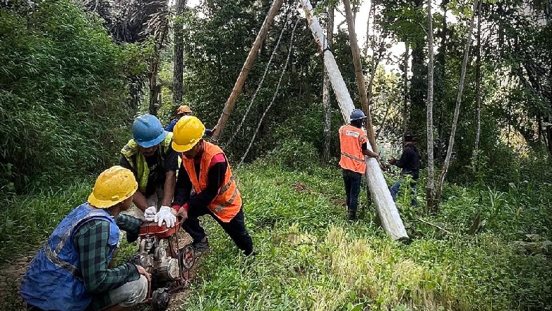 Puluhan Tahun Gelap Gulita, Warga Pelosok KBB Kini Nikmati Listrik