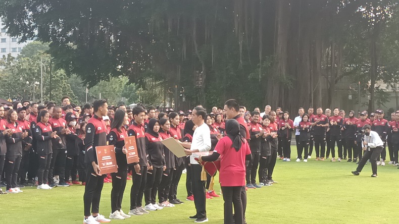 Jokowi Berikan Bonus untuk Atlet hingga Pelatih SEA Games Kamboja, Total Rp289 Miliar