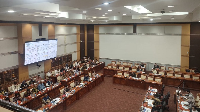 Mahfud Rapat Perdana di DPR sebagai Plt Menkominfo, Tegaskan Proyek BTS Dilanjutkan