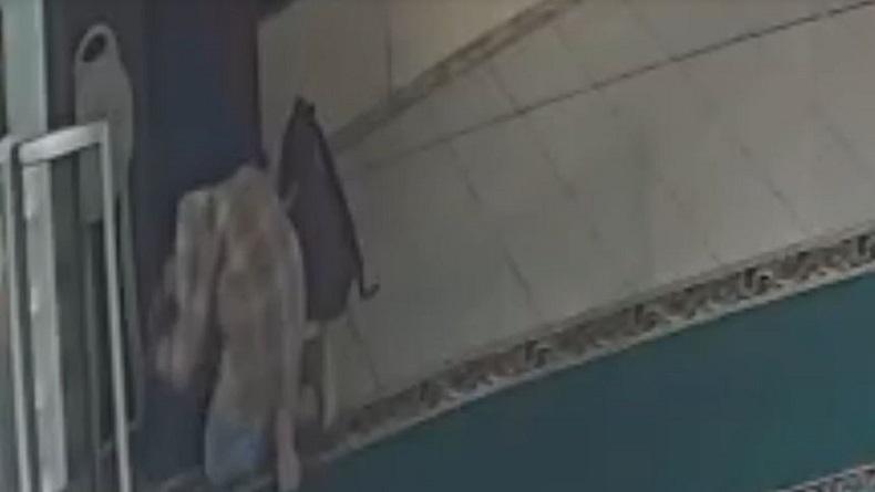 Terekam CCTV, Perempuan Curi Tas Jemaah Masjid di Banjarnegara