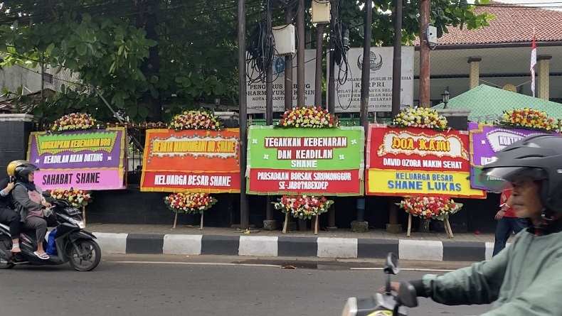 Sidang Mario Dandy dan Shane, PN Jaksel Dipenuhi Karangan Bunga
