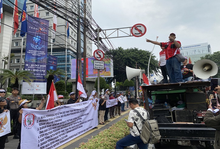 Pedagang Thrifting Demo di Kantor Kemendag, Ini Tuntutannya