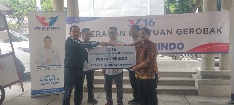 Partai Perindo Bagikan Bantuan Gerobak Gratis ke Pedagang di DKI Jakarta