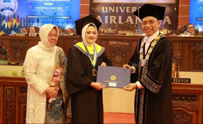 Momen Anak Mensos Risma Lulus S2 di Unair, Ternyata Ambil Jurusan Ini