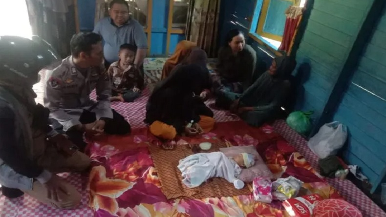 Geger Bayi Perempuan Dibuang di Musala Hulu Sungai Tengah, Usia Diperkirakan 10 Hari