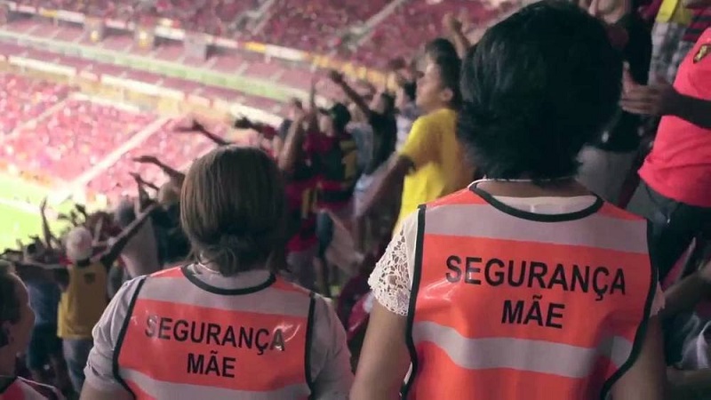 Cegah Kerusuhan Suporter, Laga Derbi Paling Ngeri di Brasil Ini Dijaga Emak-emak