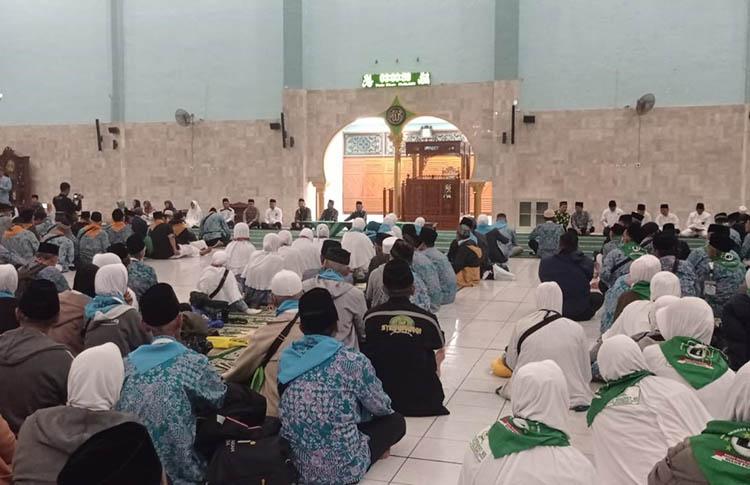 254 Calon Haji Kulonprogo Diberangkatkan ke Tanah Suci Makkah 