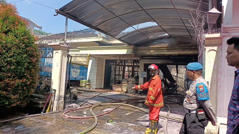 Gudang Penyimpanan Kasur di Malang Terbakar, 1 Orang Luka 