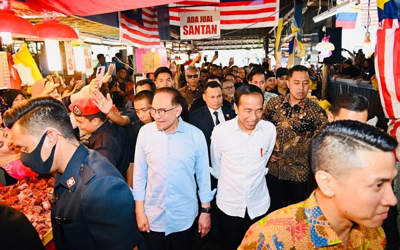 Dampingi Presiden Jokowi Blusukan ke Pasar Chow Kit, PM Malaysia: Beliau Gak Capek-Capek