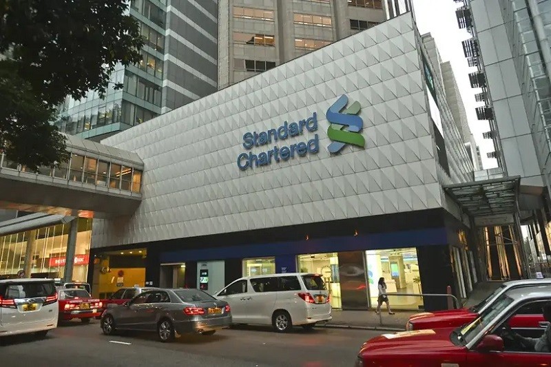 Standard Chartered Bank Umumkan PHK 100 Karyawan di 3 Negara, Apa Saja?  