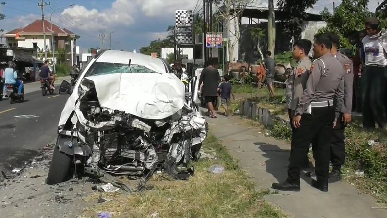 Kecelakaan Lalu Lintas Mobil Terios Vs Truk Fuso di Temanggung, 1 Orang Tewas 