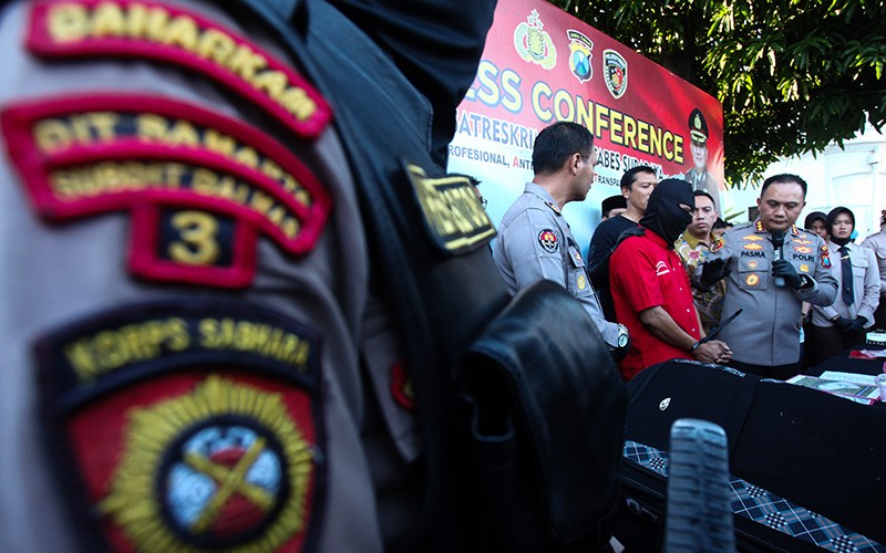 CCTV Rekam Mahasiswi Ubaya dengan Guru Les Musik di Apartemen Sebelum Ditemukan Tewas