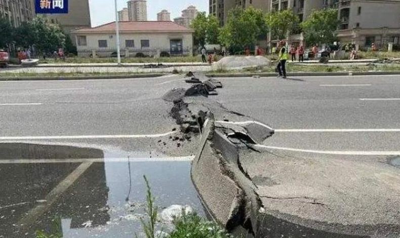 Ngeri, Ribuan Penghuni Apartemen Dievakuasi gegara Tanah Menyembul Tiba-Tiba