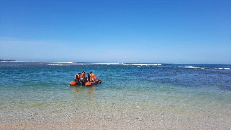 Tim SAR Cari 1 Wisatawan asal Ulujami Jaksel Hilang di Pasir Putih Sukabumi