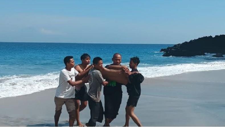 Siswa SMA Tewas Tenggelam di Pantai Setangi, Terseret Arus saat Berenang