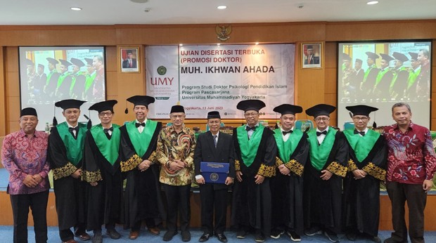   Teliti Kepemimpinan AR Fachruddin, Ketua PWM DIY Raih Gelar Doktor di UMY