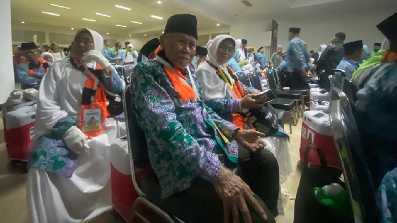 Abah Halim Calon Haji Tertua asal KBB Semringah Akhirnya Terbang ke Tanah Suci