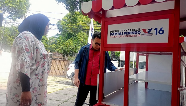 Pedagang Bersyukur Dapat Gerobak Partai Perindo, Semoga Bisa Bermanfaat
