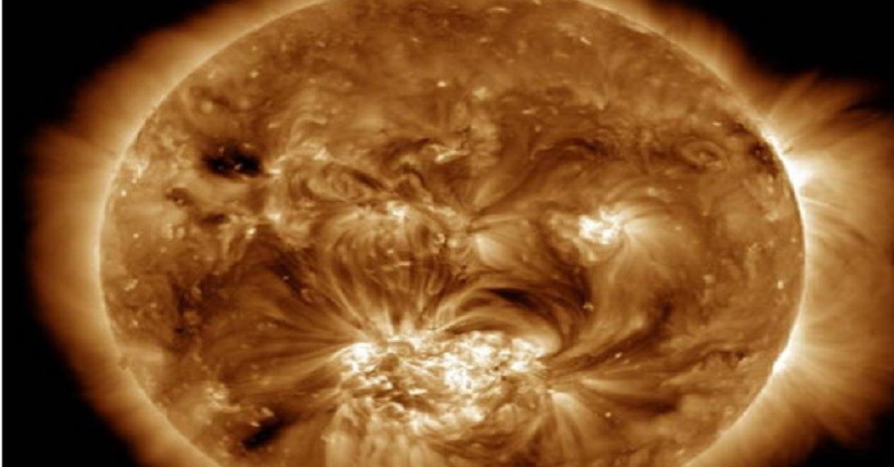 NASA Temukan Sumber Angin Matahari, Menyembur Keluar dari Lubang di Korona