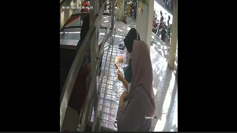 Viral Video Emak-emak Curi Perhiasan di Toko Emas Pasar Sunggingan Boyolali 