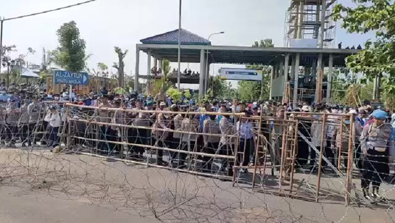 Rencana Demo Besar-besaran, Ponpes Al Zaytun Indramayu Dijaga Ketat Ratusan Polisi