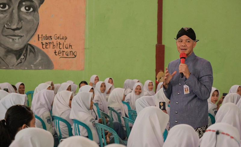 Gubernur Mengajar di SMAN 1 Kradenan, Pemaparan Ganjar Atraktif Bikin Siswa Mudah Memahami