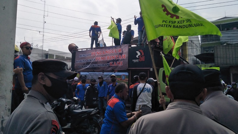 Buruh Tambang di KBB Tuntut Pemerintah Keluarkan Diskresi Regulasi IUP