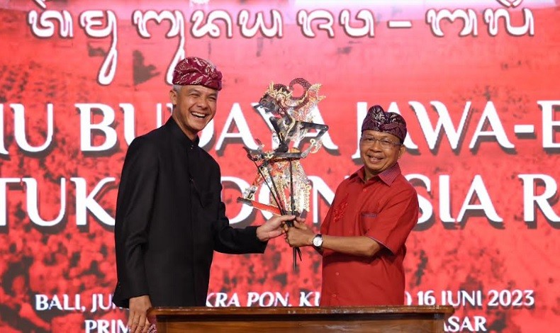 Ganjar Pranowo dan Wayan Koster Teken MoU Budaya Jawa-Bali