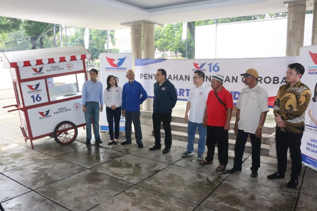 Jadi Salah Satu Penerima Gerobak Partai Perindo,  Pedagang: Terima Kasih, Semoga Usaha Saya Makin Lancar