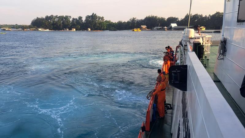 Kapal LCT Cipta Harapan IX Terbalik di Perairan Karimunjawa Jepara, 5 Orang Hilang