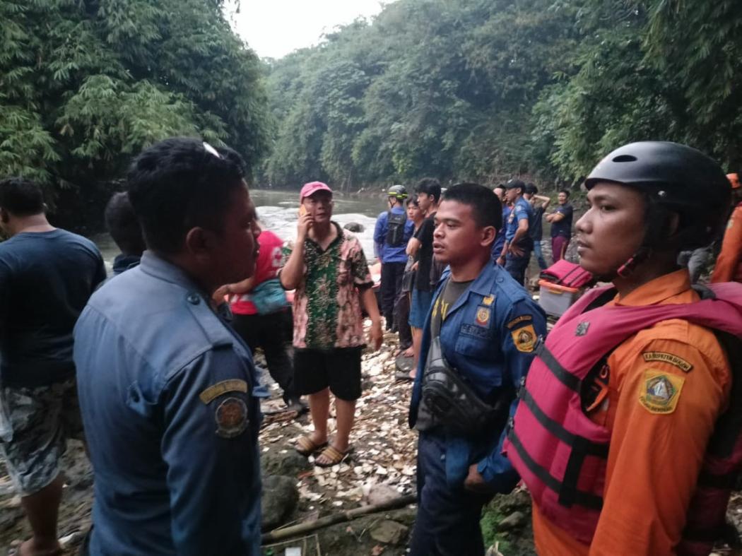 Bocah 9 Tahun Hilang Tenggelam di Sungai Ciliwung