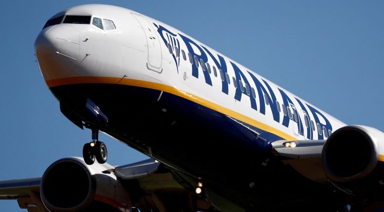 Heboh, Pramugari Ini Umumkan di Pesawat Kota Israel Berada di Palestina