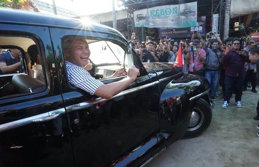 Intip Spesifikasi Plymouth De Luxe, Mobil Klasik Keluarga Soekarno yang Dinaiki Ganjar Pranowo di Bali