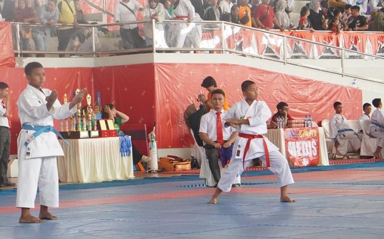 Ratusan Atlet Karate se-Indonesia Ikuti Kejuaraan Piala Menpora di Batang
