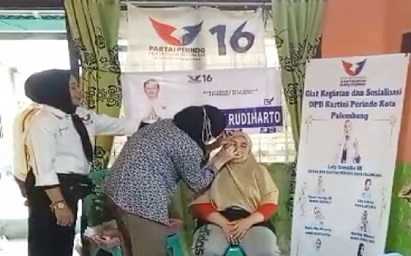 Peluang Bisnis Baru, Emak-Emak di Palembang Dorong Perindo Rutinkan Pelatihan Make Up