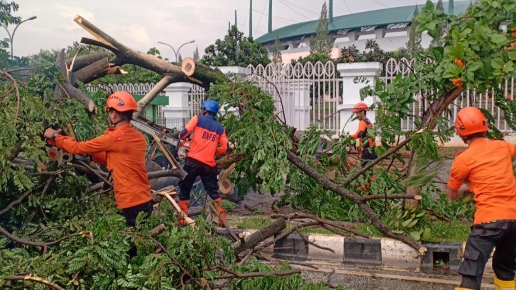 Belasan Rumah Rusak akibat Angin Kencang di Bogor