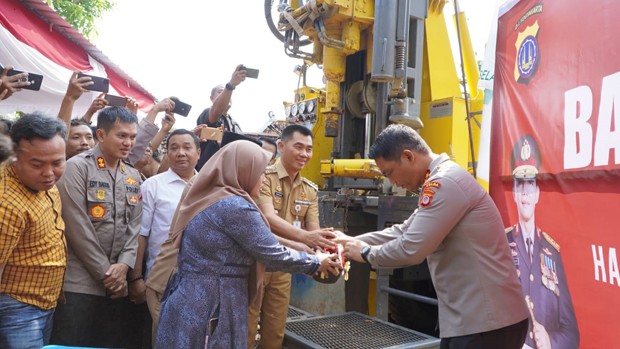 Atasi Kekeringan di Semanu Gunungkidul, Kapolda DIY Serahkan Bantuan Sumur Bor