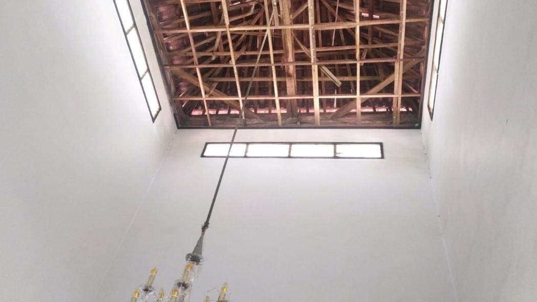 Cuaca Ekstrem, Atap Masjid di Cibinong Bogor Rusak Tersambar Petir