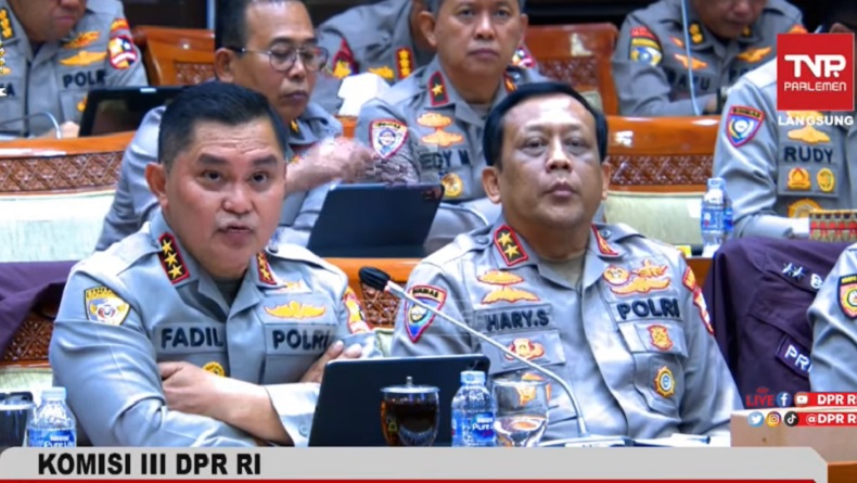 Kabaharkam Polri Jelaskan Asal Mula Kebijakan Polisi RW di Rapat Komisi III DPR
