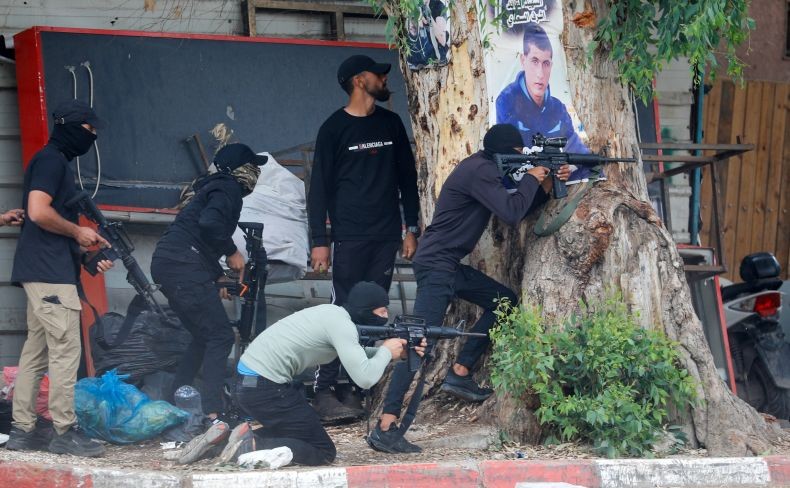 Israel Kerahkan Heli Tempur Apache Gempur Tepi Barat, 5 Warga Palestina Tewas 66 Luka