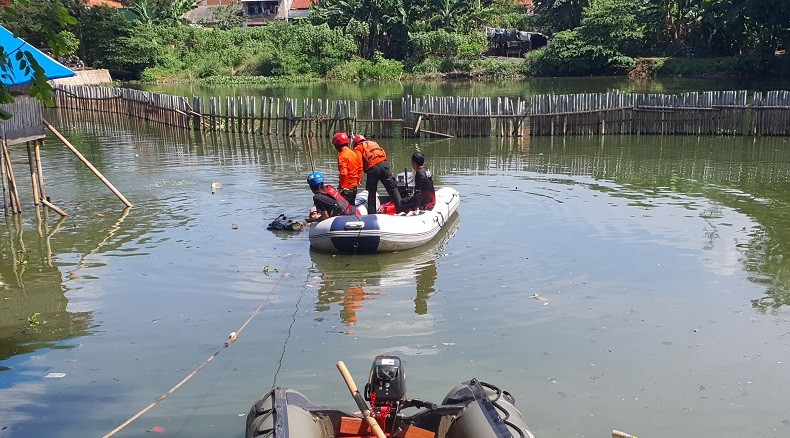 Pria Bertato Tenggelam di Danau Pamulang, BPBD Terjunkan 2 Perahu Karet