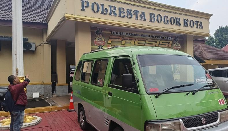 Viral Sopir Angkot Terobos Traffic Cone di Kota Bogor, Berujung Diburu Polisi