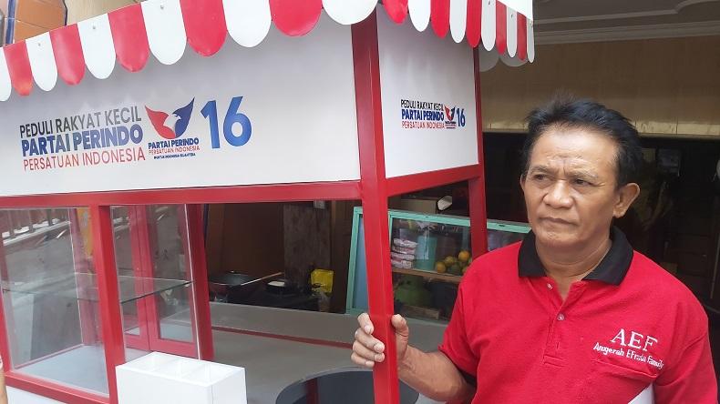 Penjual Jus Buah di Surabaya Senang Dapat Gerobak Perindo, Ini Harapannya 