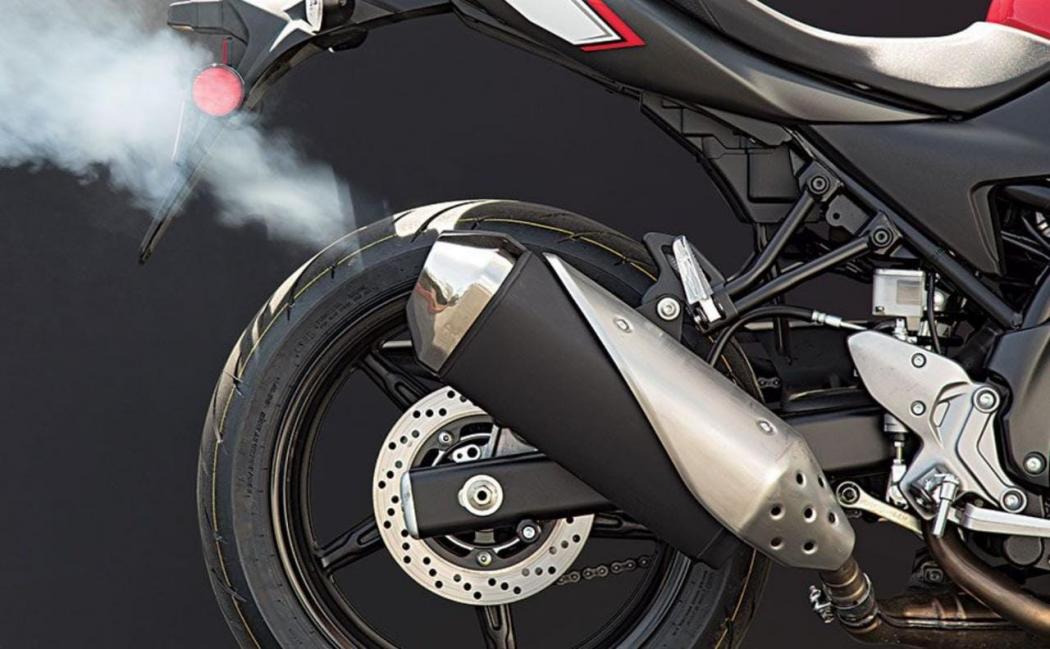 Perlu Waspada, Ini 9 Penyebab Motor Keluar Asap yang Bikin Deg-degan