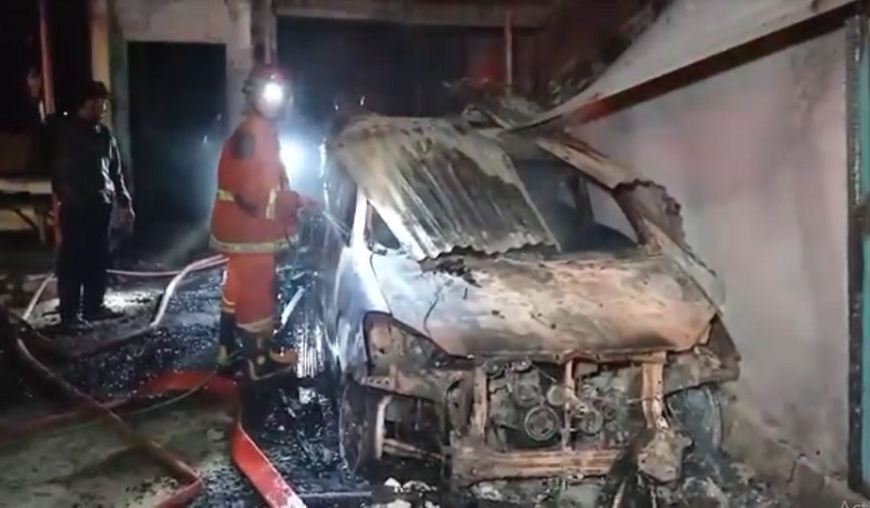 2 Rumah Beserta Toko di Madiun Ludes Terbakar, 1 Mobil dan 5 Motor Hangus 