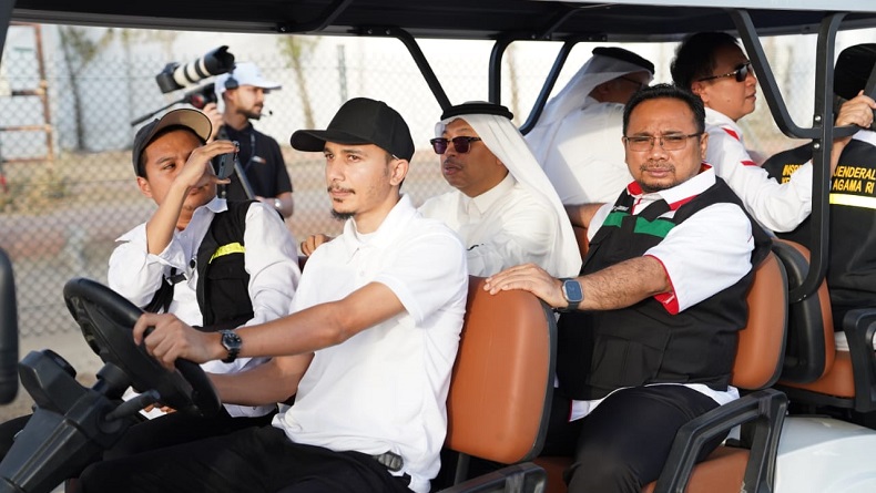 Momen Menag Yaqut Jajal Mobil Golf untuk Jemaah Haji Indonesia di Arafah