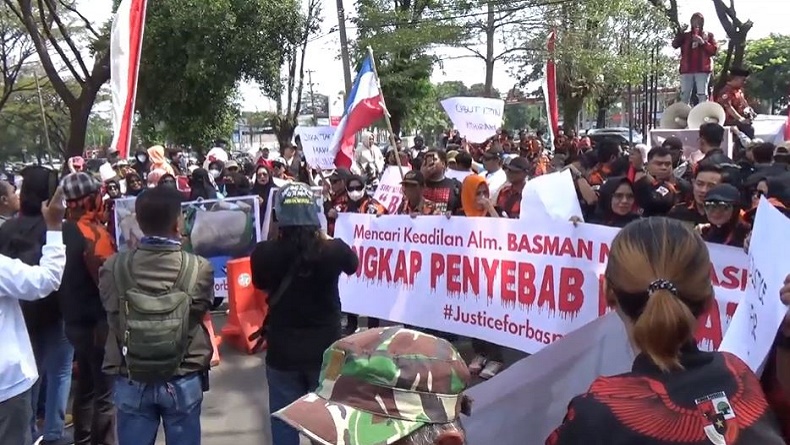 Polda Sulsel Didemo, Minta Kasus Siswa SMP Athira Jatuh dari Lantai 8 Dibuka Kembali