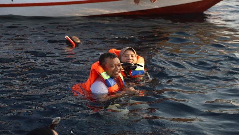 Promisi Wisata, Gubernur NTB Berenang Bareng Hiu dan Paus di Labuhan Jambu