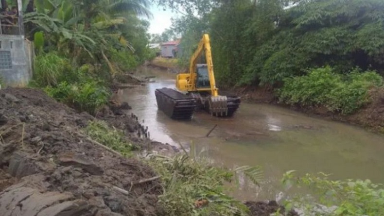 Antisipasi Banjir, Sungai Paring Kotabaru Sepanjang 650 Meter Dikeruk