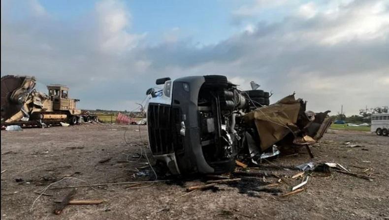 Angin Tornado Terjang Texas, 4 Orang Tewas 